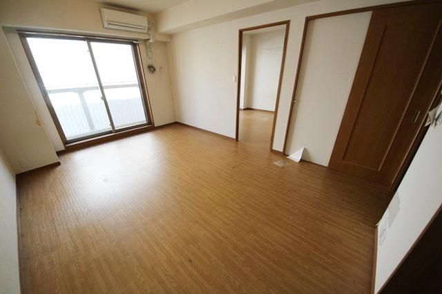 居室・リビング　※別部屋参考写真です