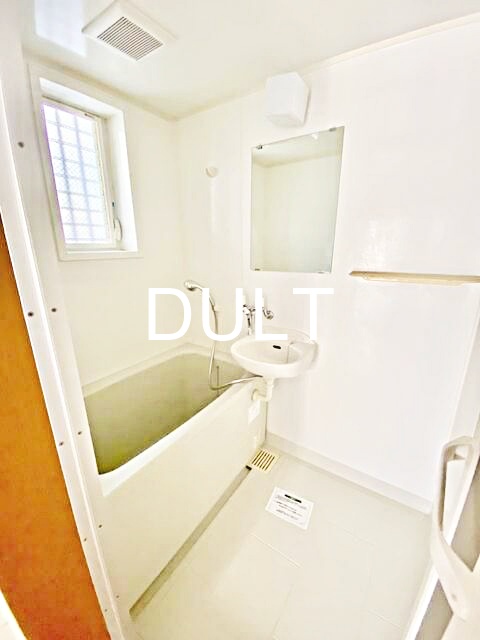 バス・シャワールーム　バスルームです。