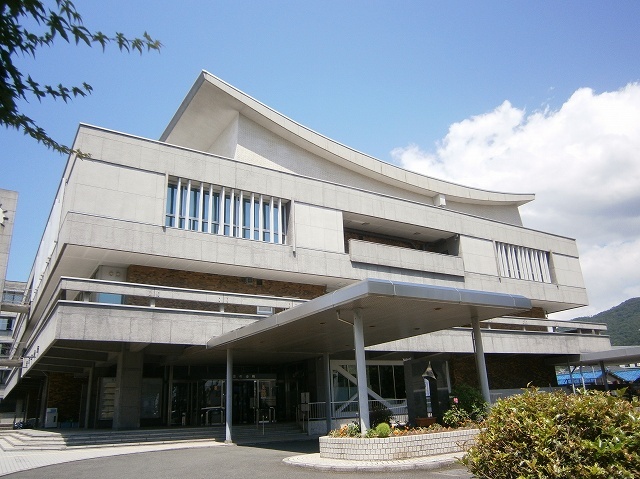 役所　箕面市役所（役所）まで562m