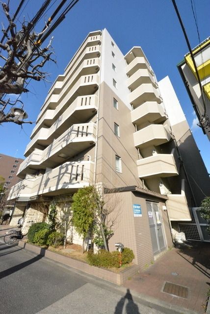 建物外観　★明るい通り沿い！駅から１本道★