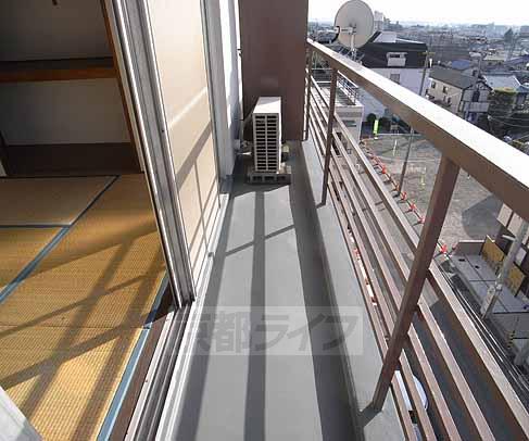 バルコニー　バルコニー。現地で日当たりは確認してください。