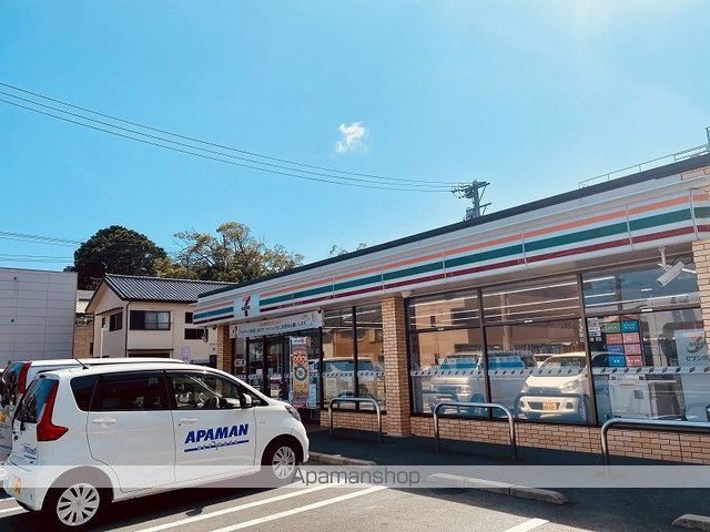 コンビニ　セブンイレブン（コンビニ）まで697m
