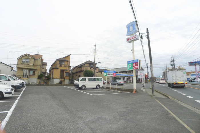 コンビニ　ローソン（コンビニ）まで650m