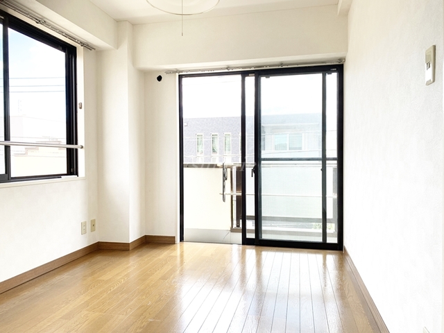 居室・リビング　人気の角部屋です☆