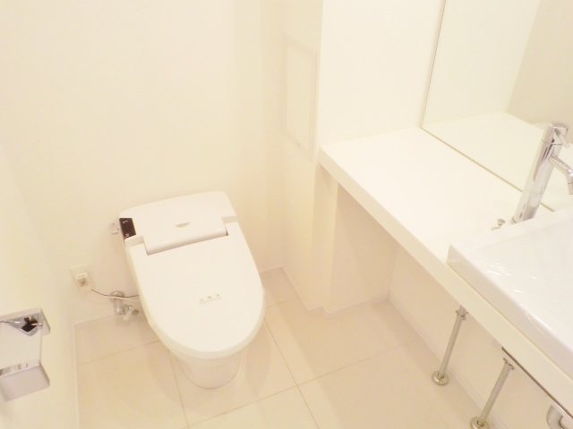 トイレ　広いパウダーｒｏｏｍ