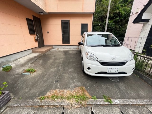 駐車場　（退去前につき現況優先とします）