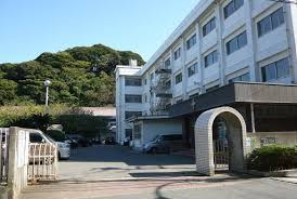 中学校　鴨居中学校（中学校）まで773m