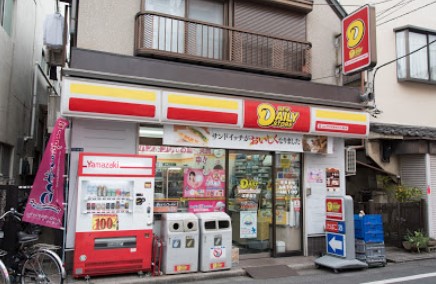 コンビニ　ニューヤマザキデイリーストア北新宿店（コンビニ）まで131m