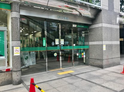 銀行　りそな銀行新都心営業部（銀行）まで619m