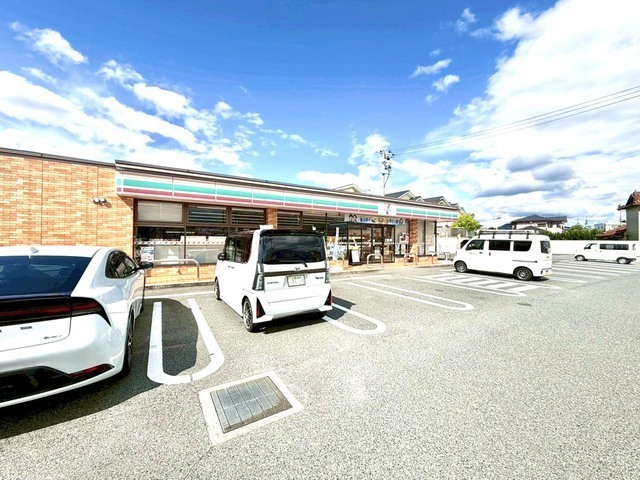 コンビニ　セブンイレブン東広島西条寺家店（コンビニ）まで734m