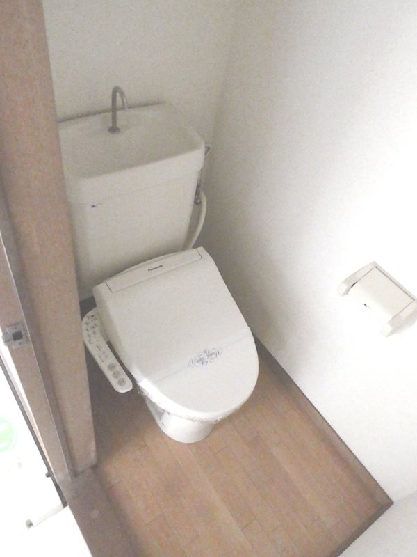 トイレ　写真は206号室です（参考）