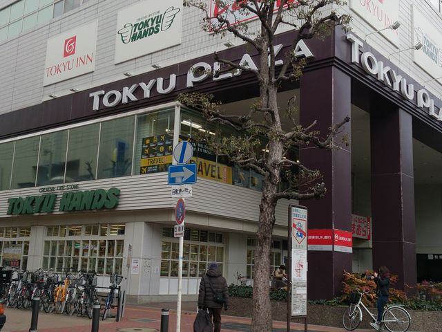 ホームセンター　東急ハンズ江坂店（ホームセンター）まで493m