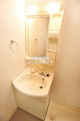 洗面設備　清潔感ある独立洗面台で毎日気持ちよく♪