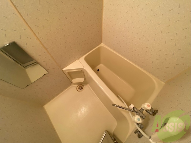 バス・シャワールーム　お風呂になります。一日の疲れを癒してくださいね。