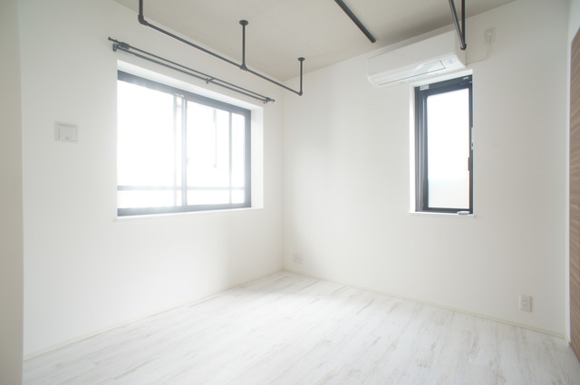 居室・リビング　２面採光なので、明るく風通しのよいお部屋です♪