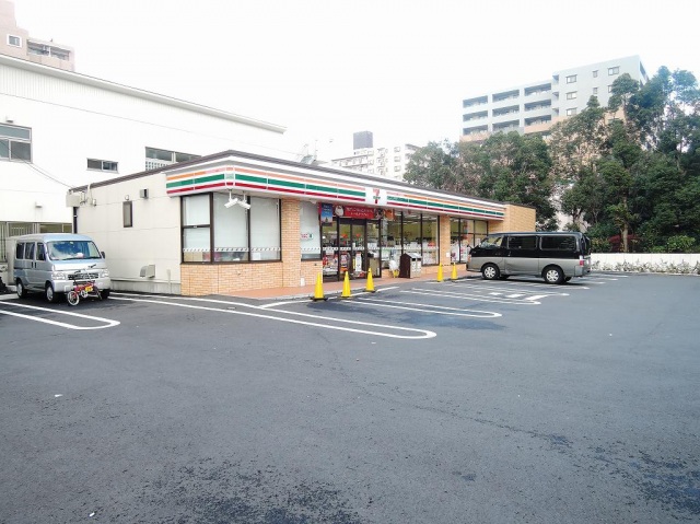 コンビニ　セブンイレブン鶴見岸谷店（コンビニ）まで70m