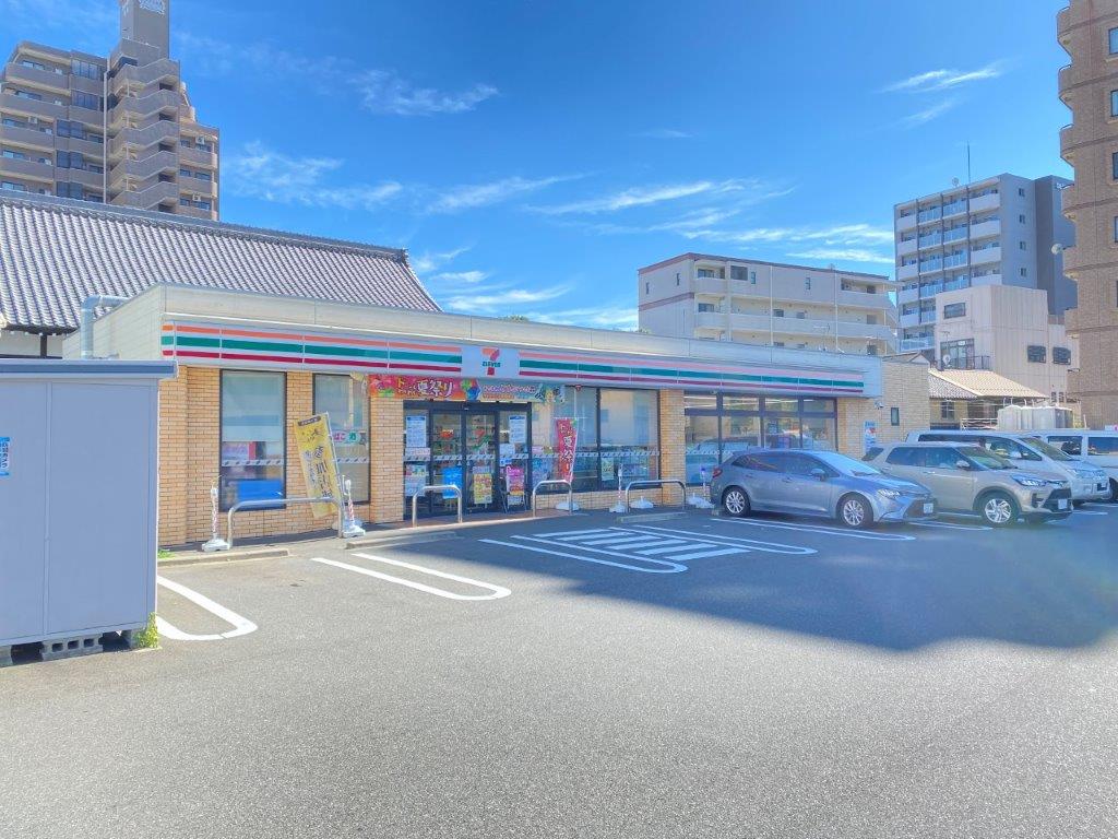 コンビニ　セブンイレブン名古屋泉３丁目店（コンビニ）まで428m