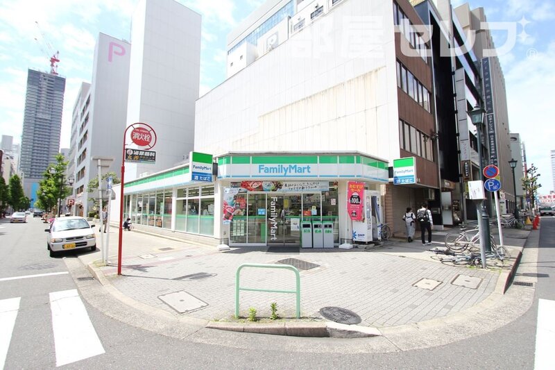 コンビニ　ファミリーマート栄長者町通店（コンビニ）まで43m