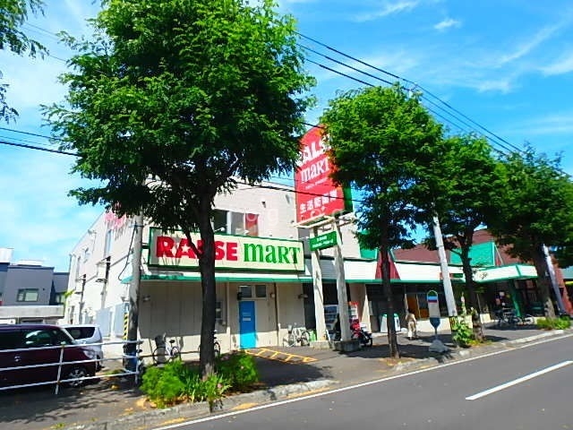 スーパー　ラルズマート１６条店（スーパー）まで433m