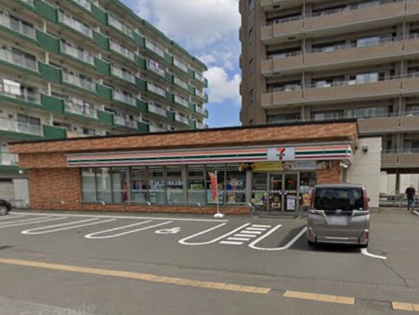 コンビニ　セブンイレブン札幌北10条東店（コンビニ）まで81m
