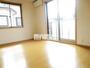 居室・リビング　角部屋なので２面採光になります。