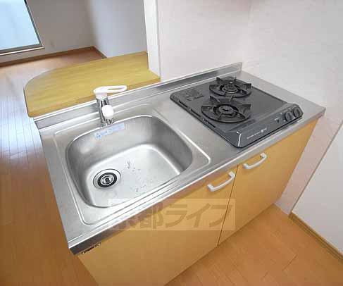 キッチン　２口コンロ付きで料理も楽々