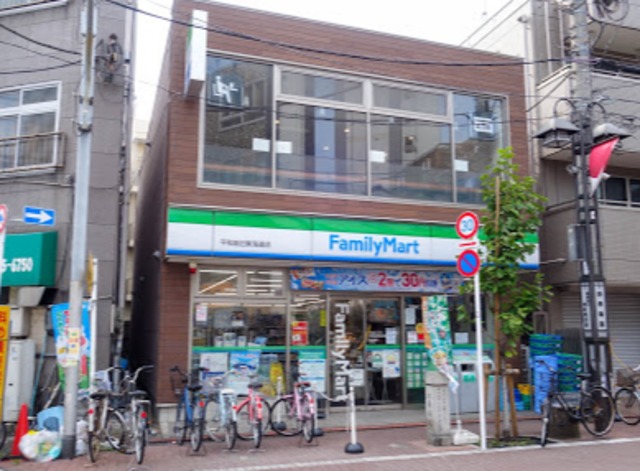 コンビニ　ファミリーマート平和島旧東海道店（コンビニ）まで301m