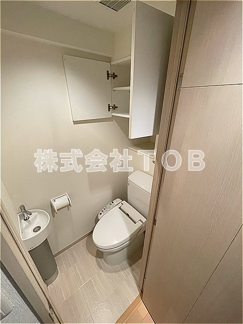 トイレ　※クリーニング中の写真