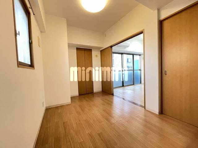 居室・リビング　明るいお部屋は気持ちがいいですね
