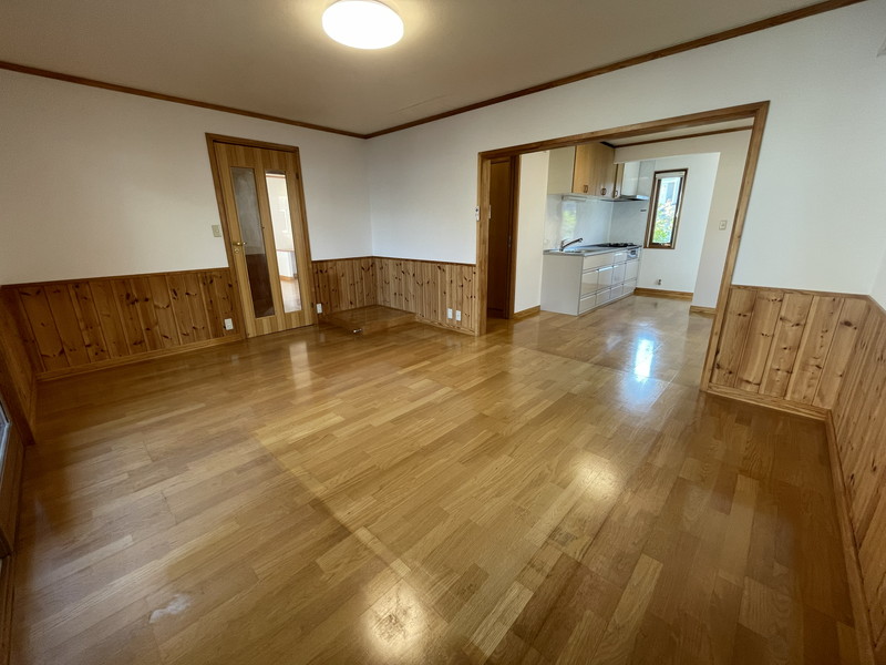 御代田3LDK戸建の居間写真