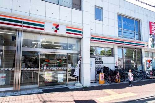 コンビニ　セブンイレブン 東大和市駅北口店（コンビニ）まで358m