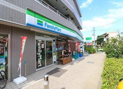 コンビニ　ファミリーマート弦巻一丁目店（コンビニ）まで191m