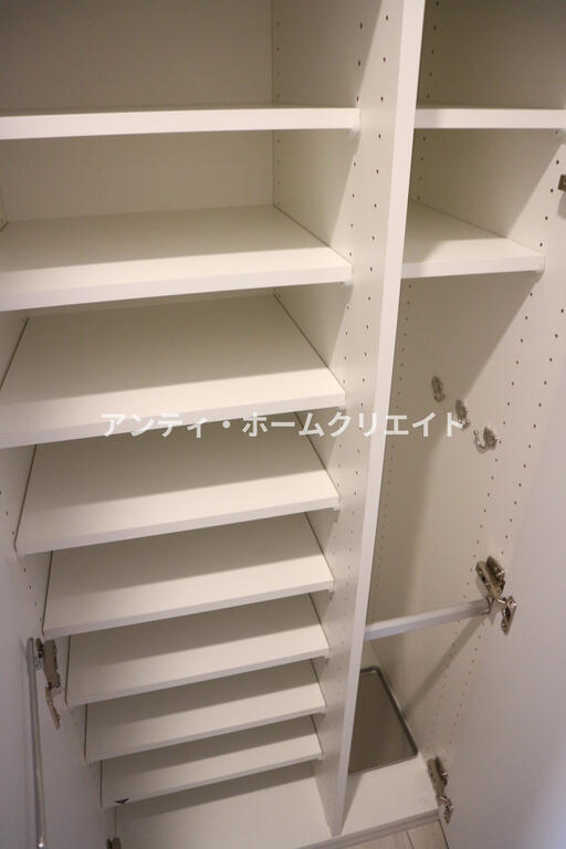 収納　同タイプ9階の室内写真となります