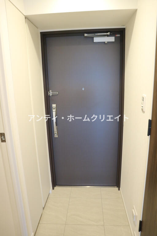 玄関　同タイプ9階の室内写真となります
