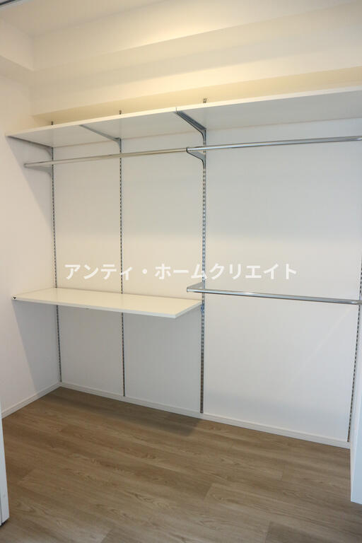 収納　同タイプ9階の室内写真となります