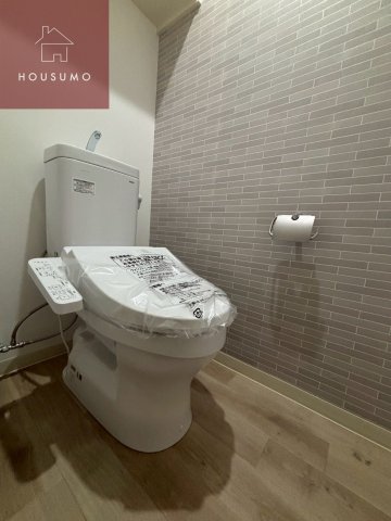 トイレ　落ち着いた色調のトイレです