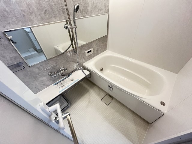 バス・シャワールーム　コンパクトで使いやすいお風呂です