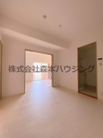 ロイヤルハイツ三喜の居間写真
