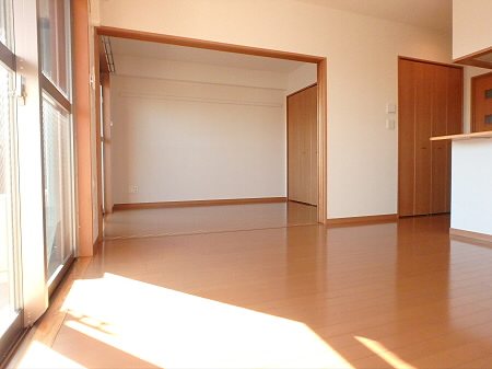 京王線 国領駅 徒歩5分 6階建 築24年の居間写真