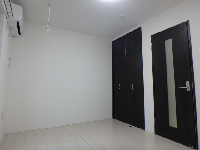 居室・リビング　幅があるお部屋で家具の配置がしやすいですよ。
