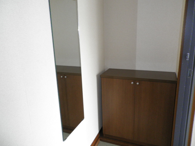 玄関　下駄箱付き
