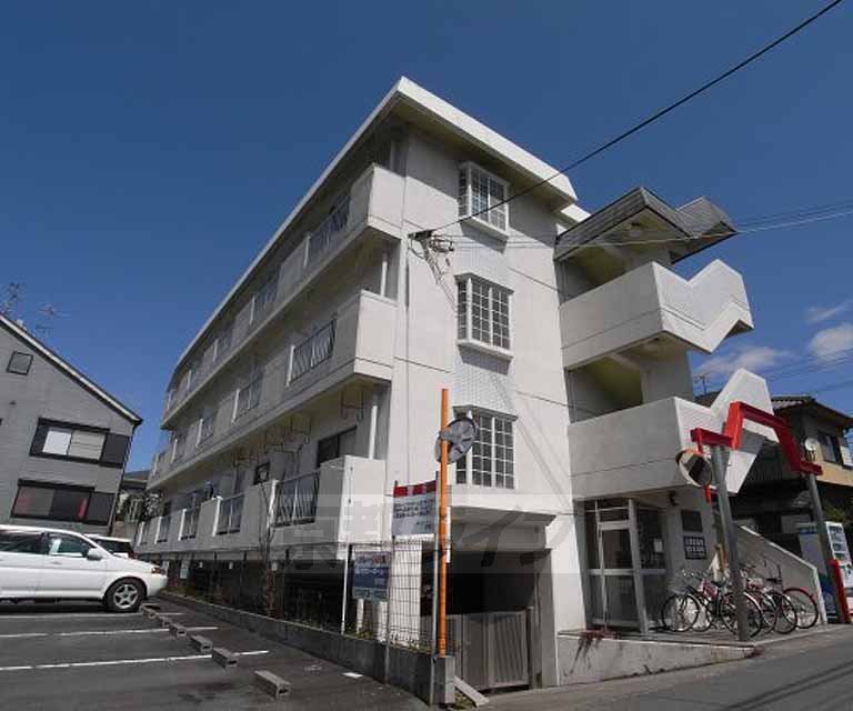 京都市北区西賀茂北山ノ森町のマンションの建物外観