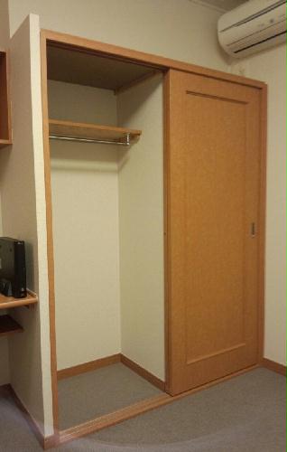 収納　衣類がたくさん掛けられます