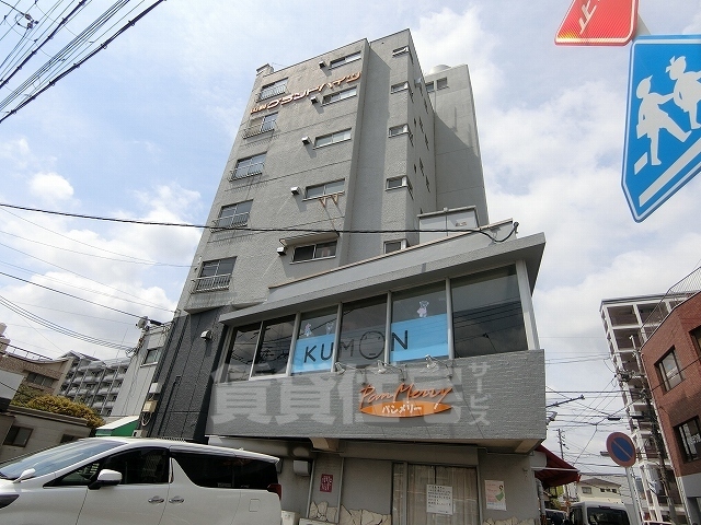 京都市山科区音羽西林のマンションの建物外観