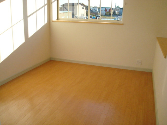 その他部屋・スペース　6.6帖の洋室があります！北側の洋室です！