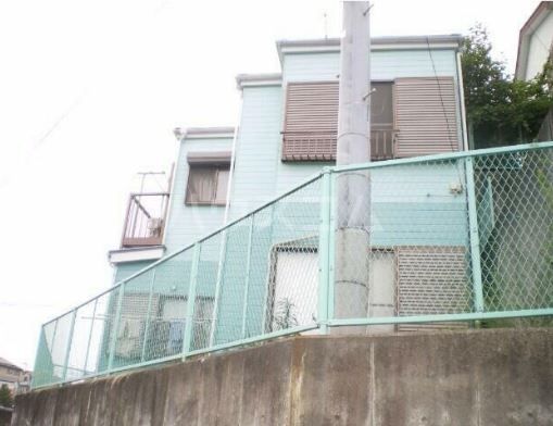 横須賀市浦賀丘のアパートの建物外観