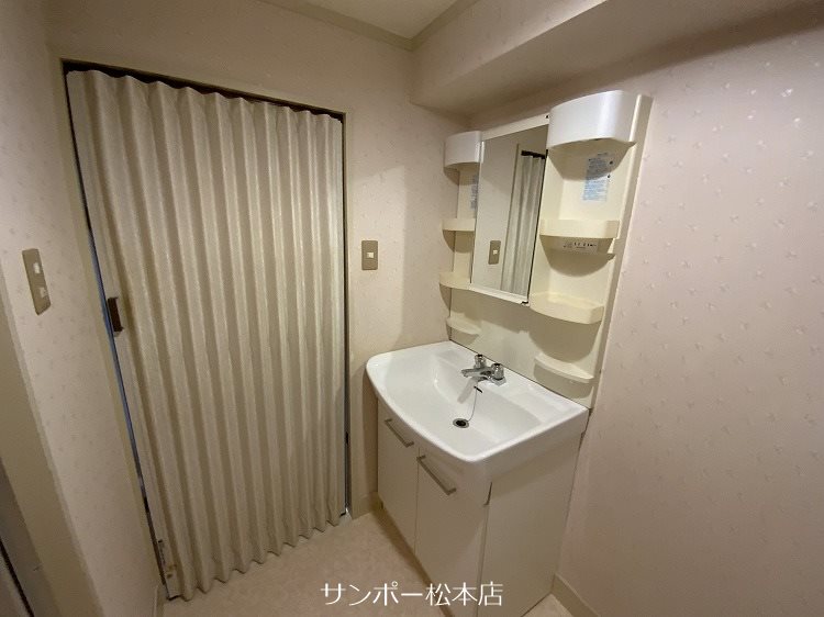 【松本市並柳のマンションの洗面設備】