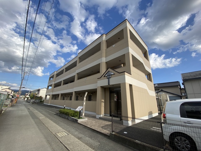 田方郡函南町仁田のマンションの建物外観