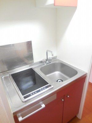 キッチン　2口の電気コンロ付き