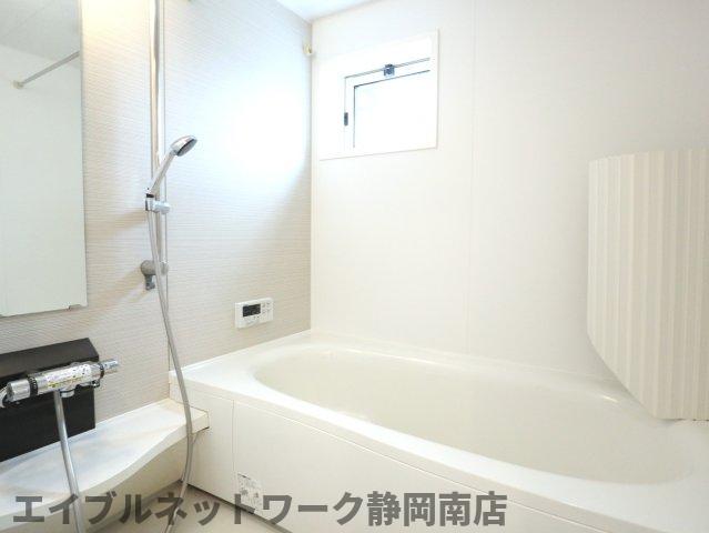 バス・シャワールーム　ゆったり過ごせるお風呂です
